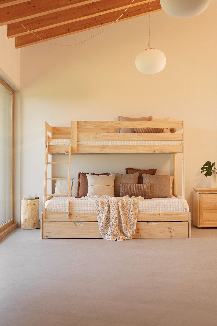 Imagen de ambiente 1 para:Litera triple de madera